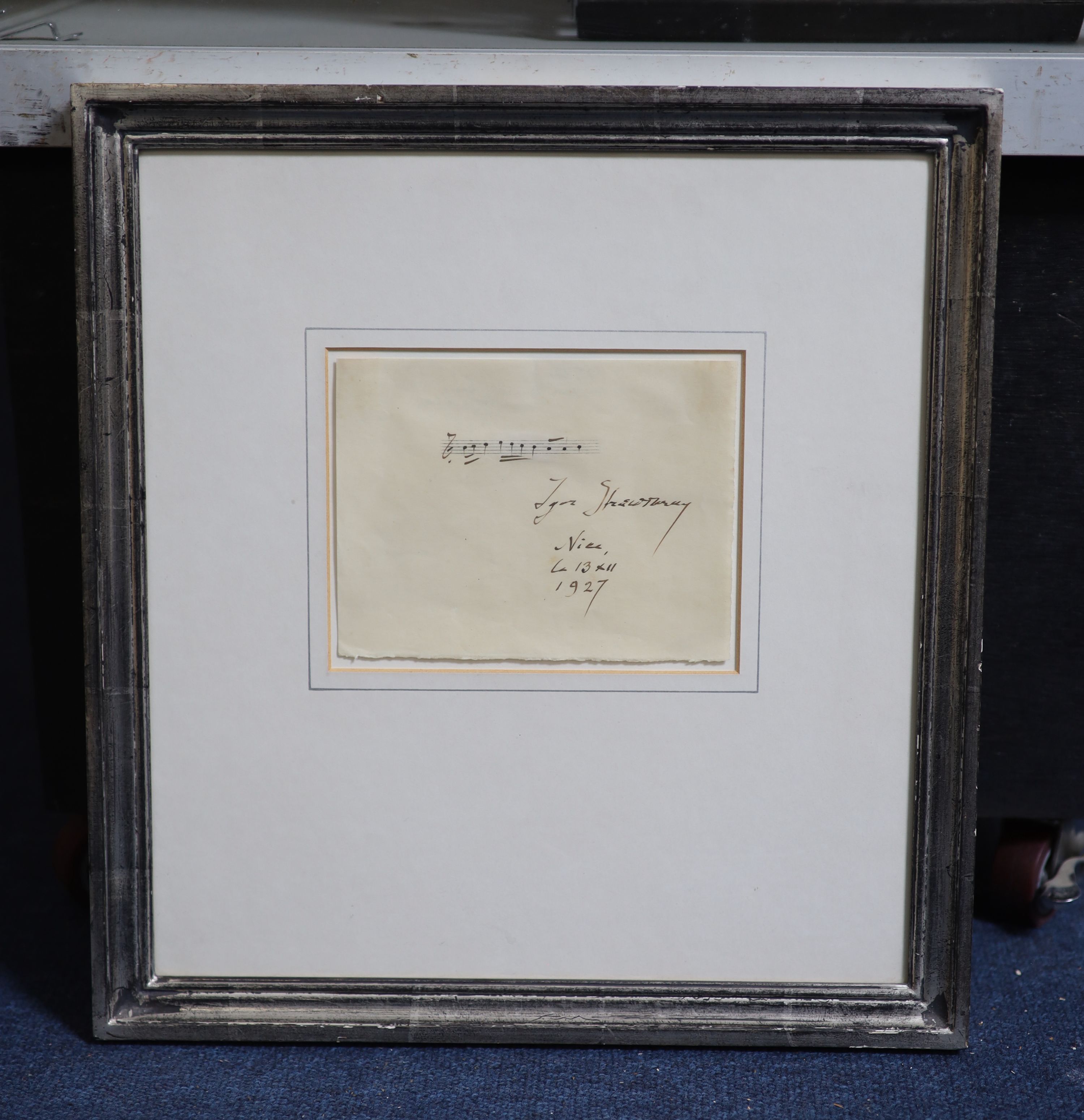 Igor Stravinsky, a signed card with hand-written musical bar, 12.5 x 16 cm.